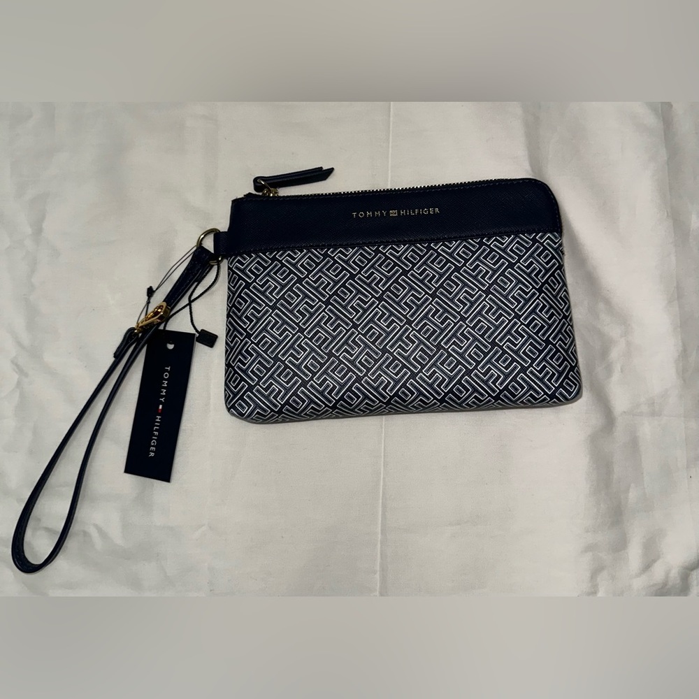Women’s wristlet